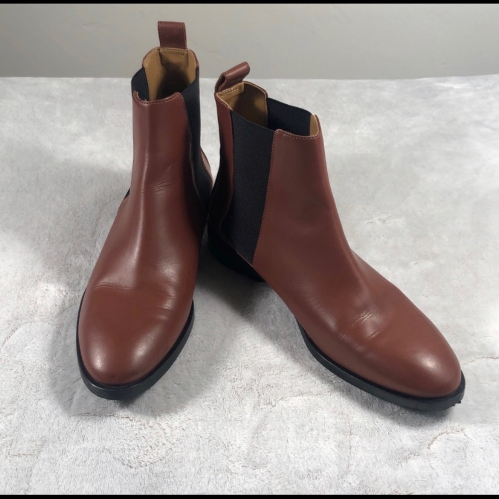 Everlane Chelsea boot in cedar